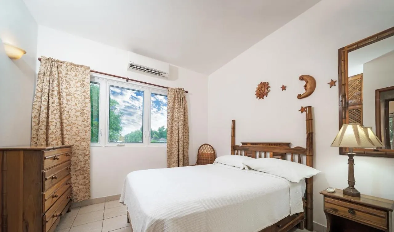 מלון Beach House Condos, נגריל