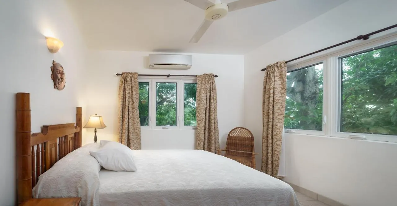 Beach House Condos, נגריל 3*,  ג'מייקה