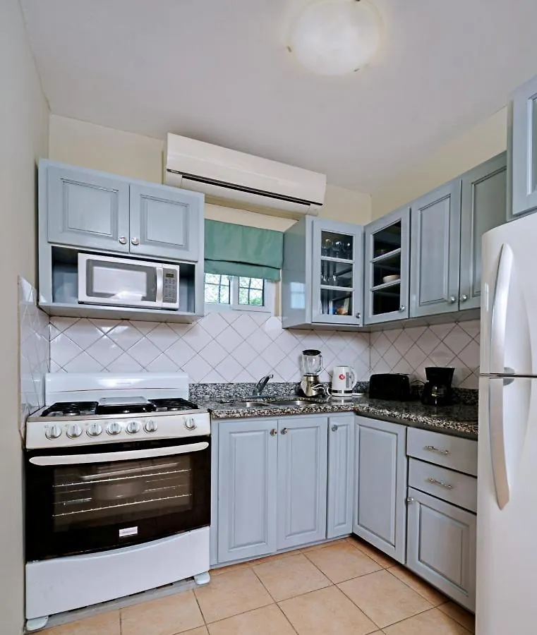 Beach House Condos, נגריל מלון