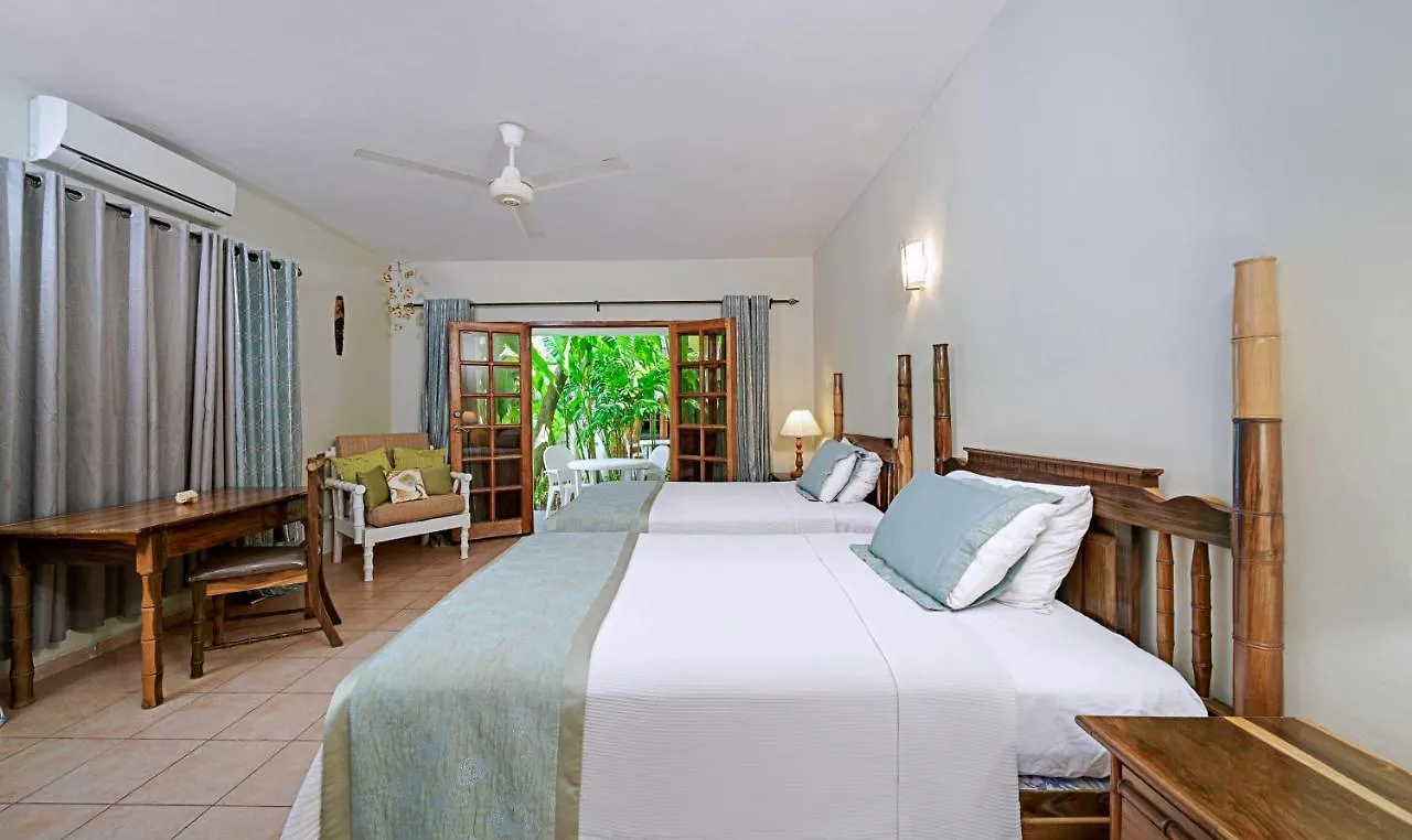Beach House Condos, נגריל 3*,