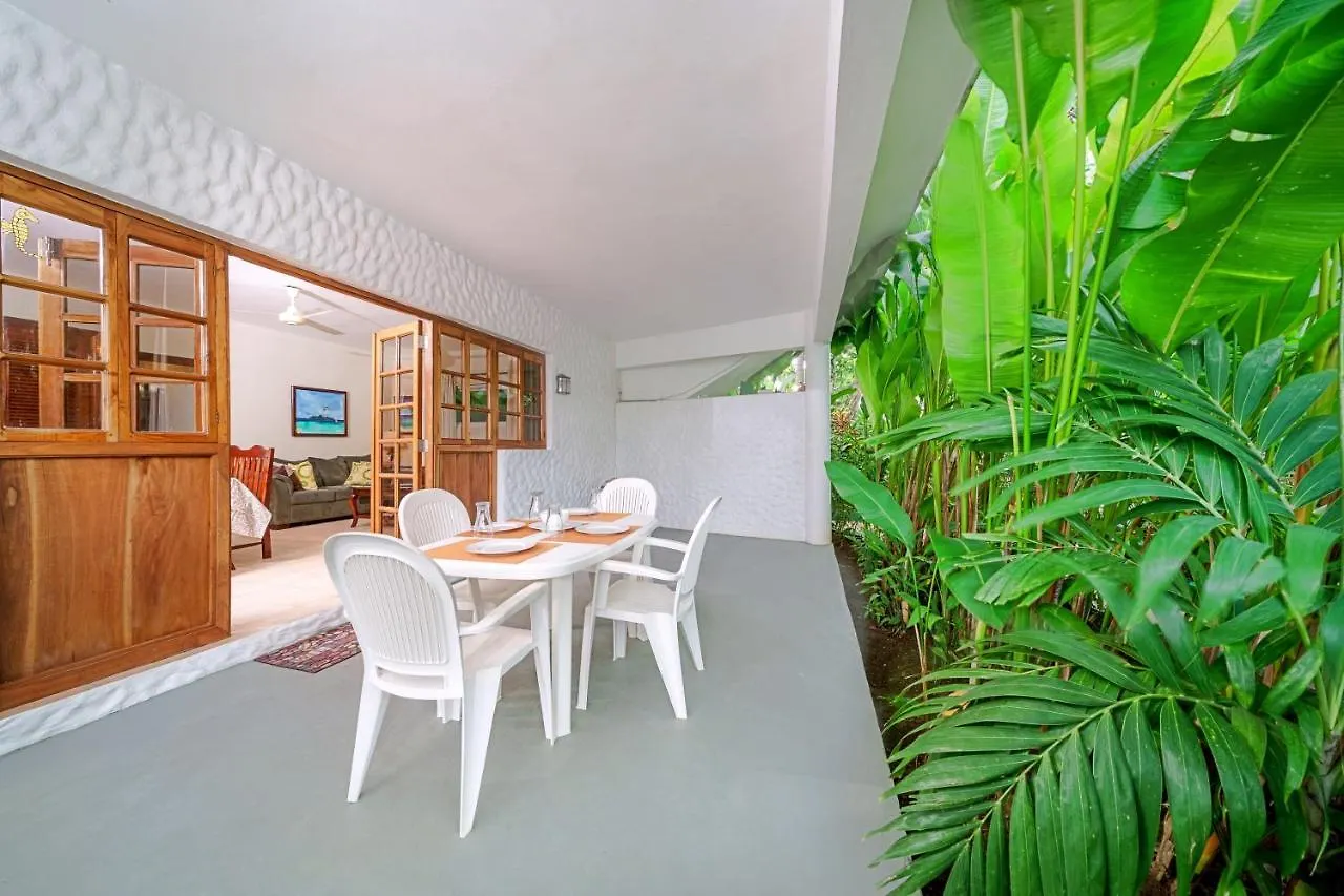 מלון Beach House Condos, נגריל