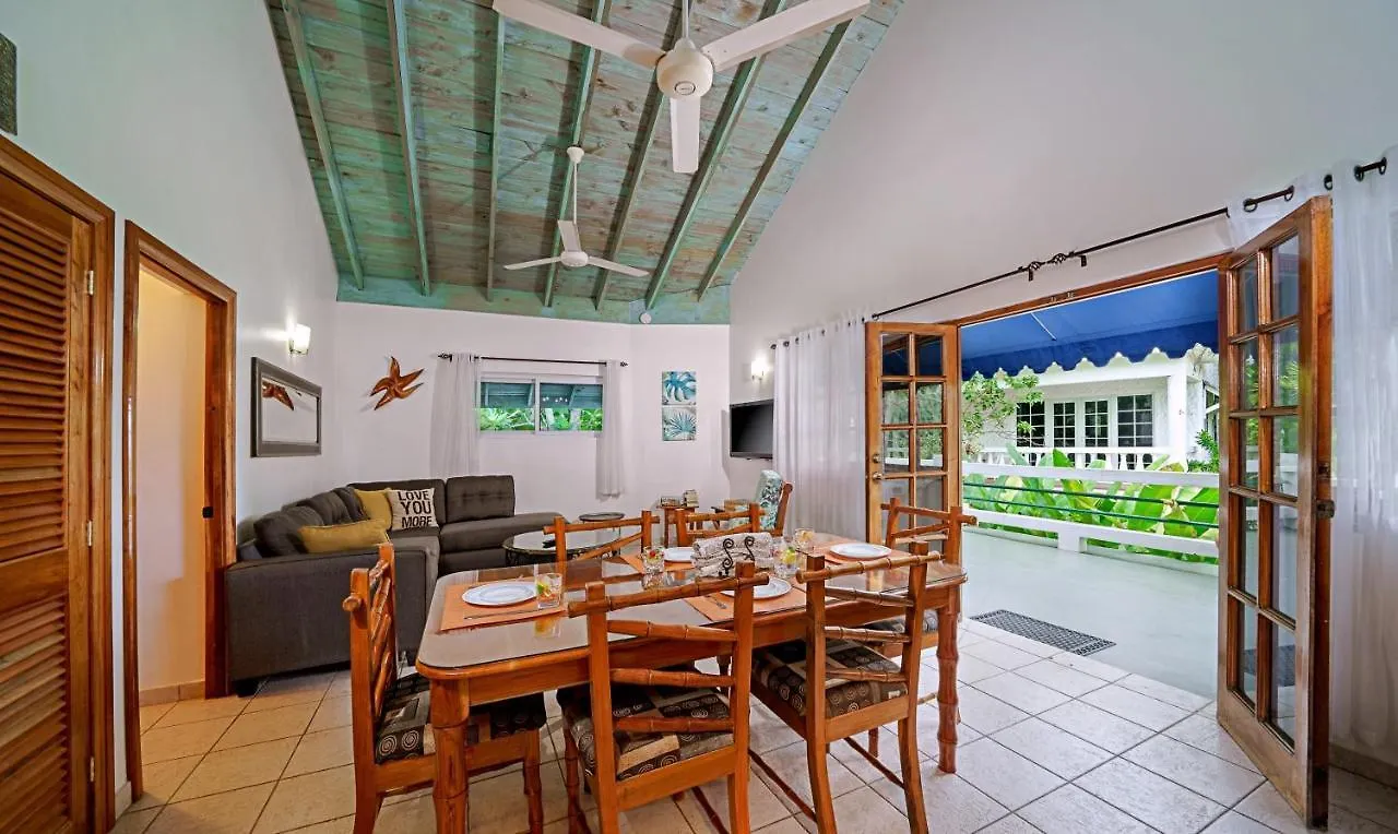 מלון Beach House Condos, נגריל