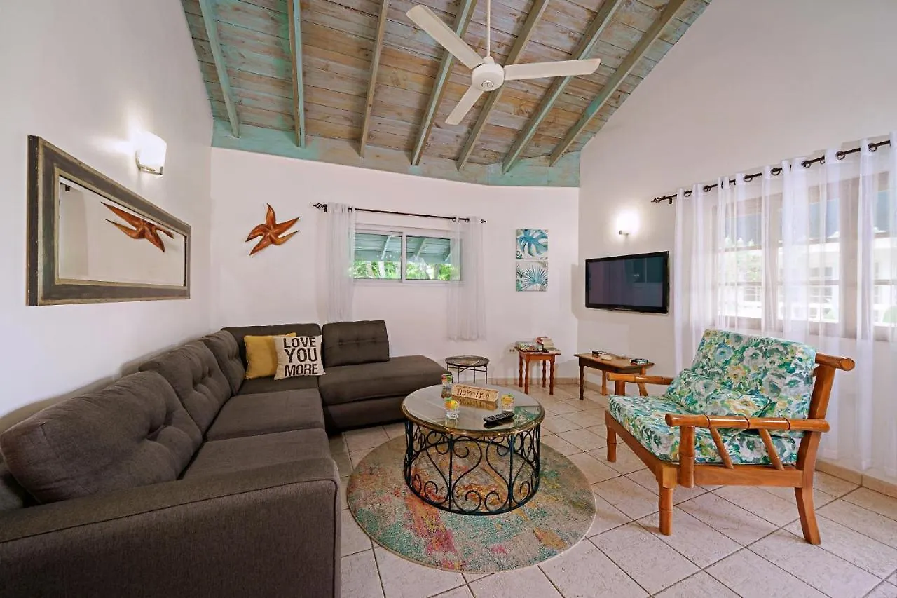 Beach House Condos, נגריל