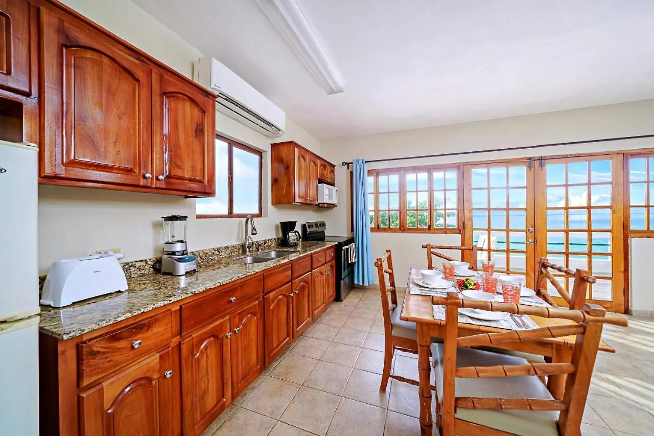 Beach House Condos, נגריל מלון