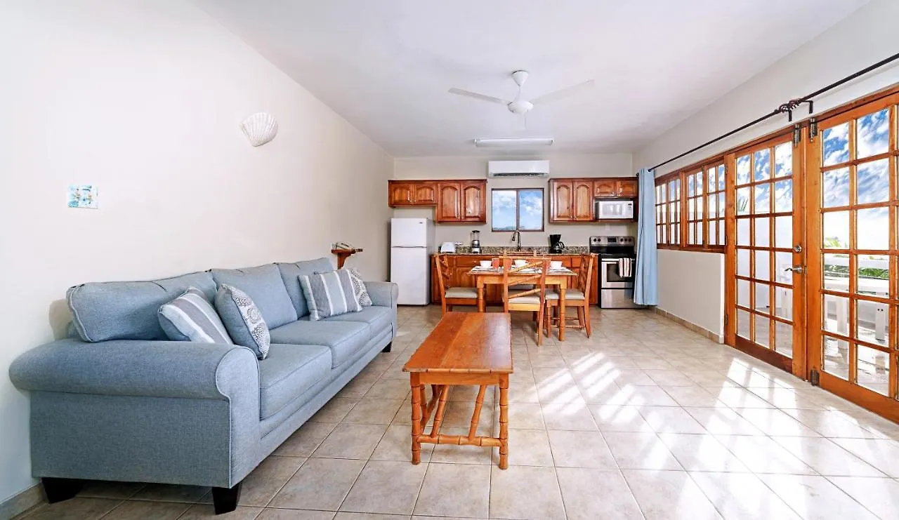 Beach House Condos, נגריל מלון
