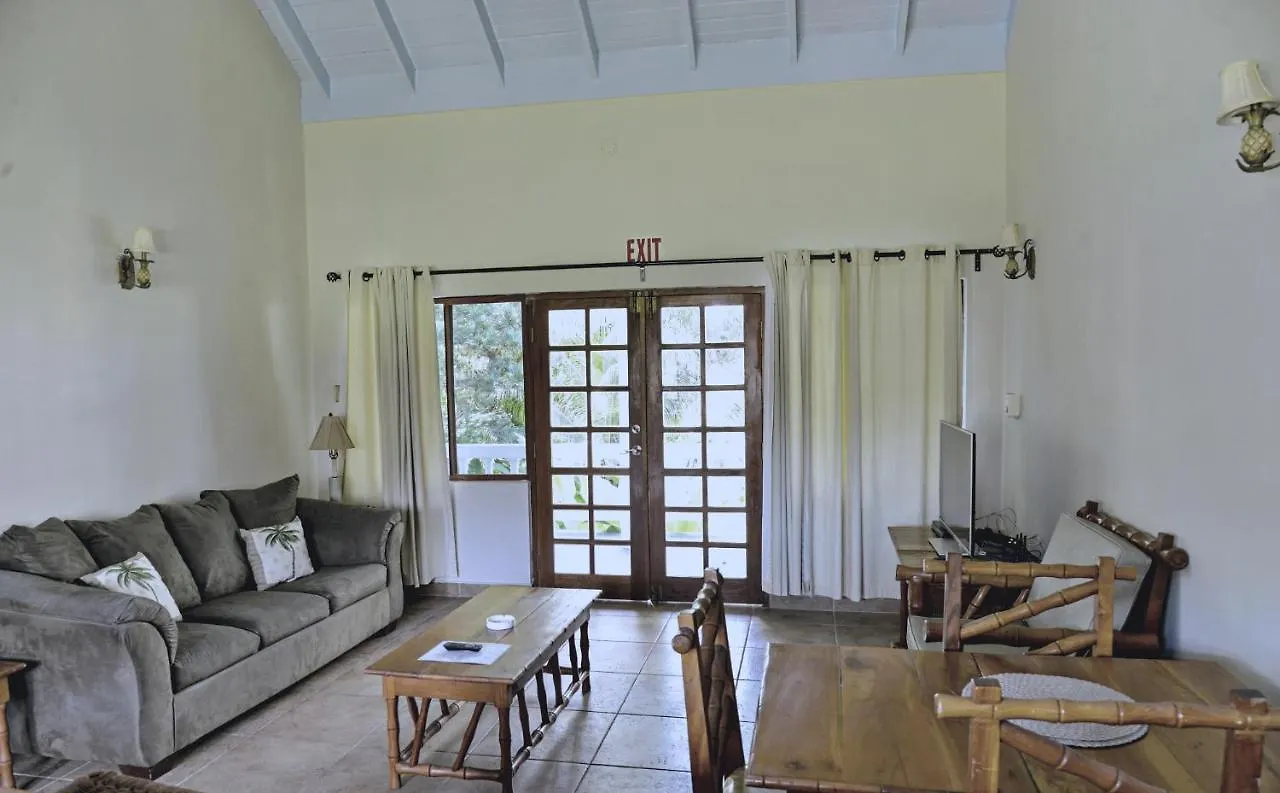 Beach House Condos, נגריל 3*,