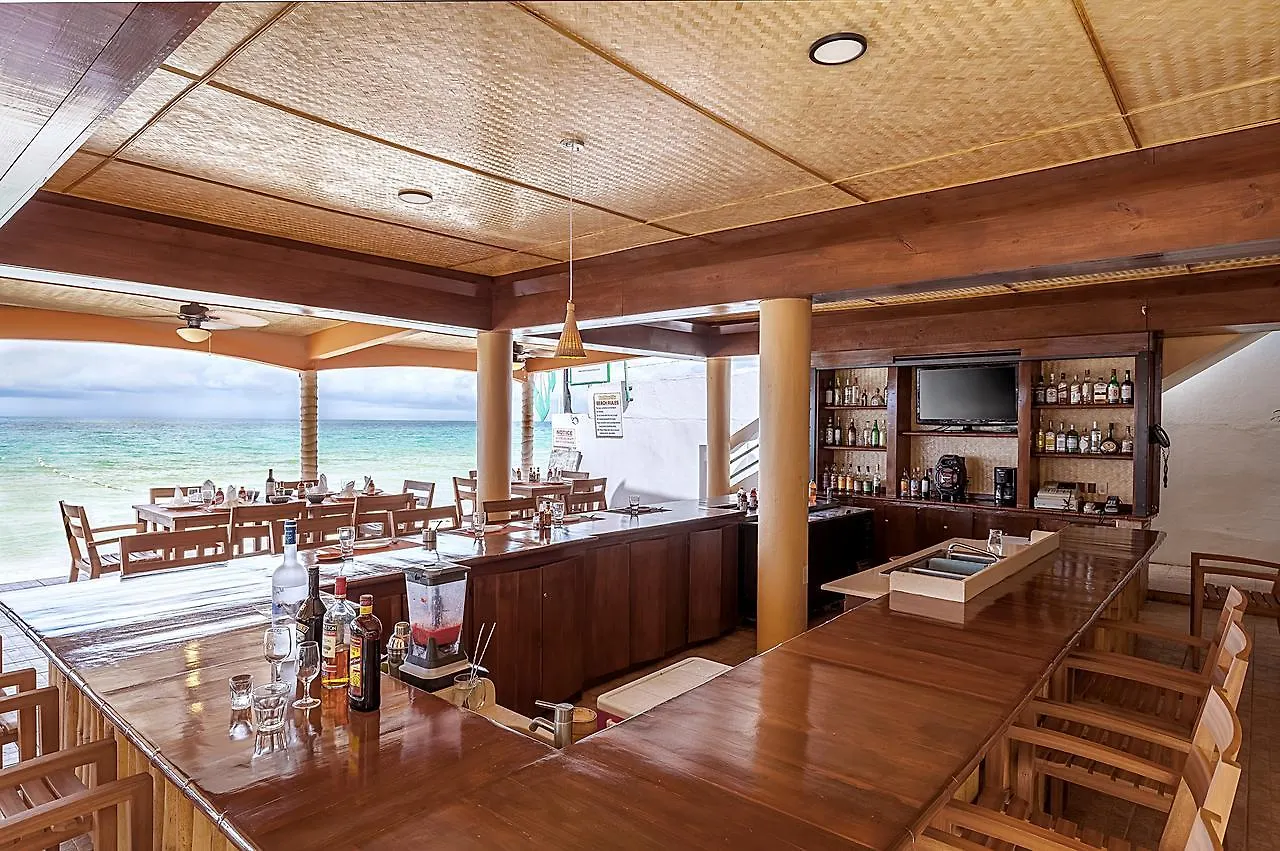 Beach House Condos, נגריל 3*,