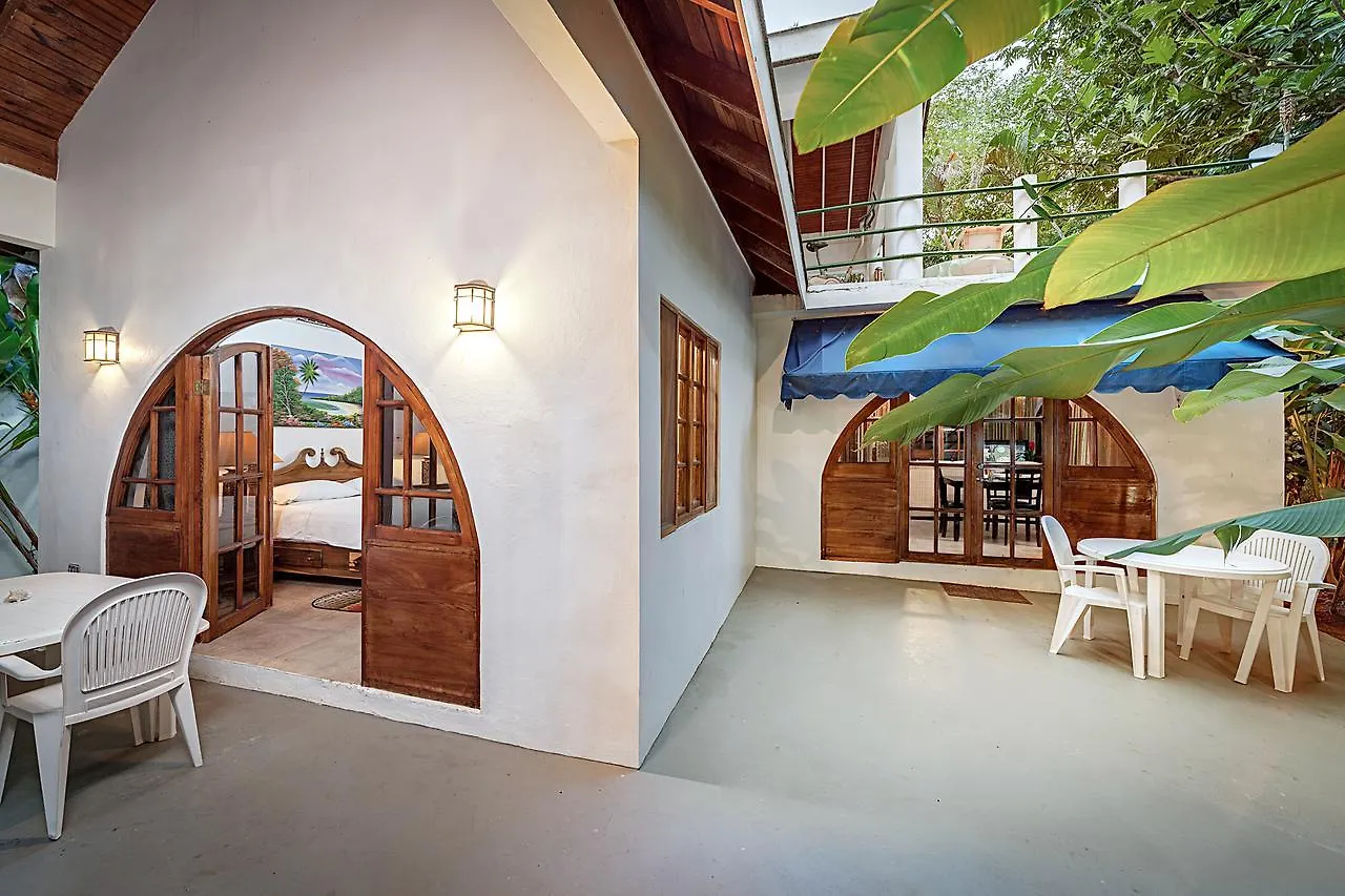 Beach House Condos, נגריל 3*,