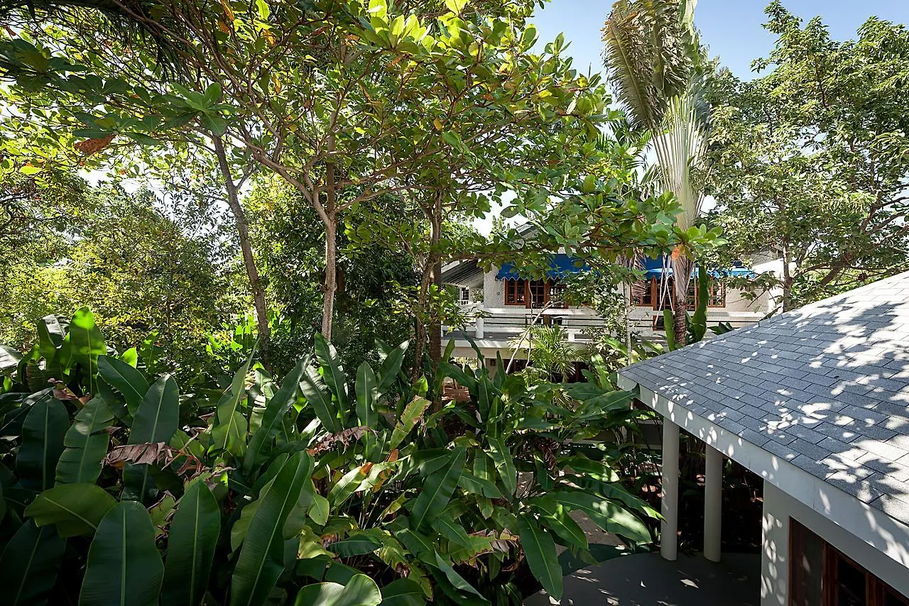מלון Beach House Condos, נגריל