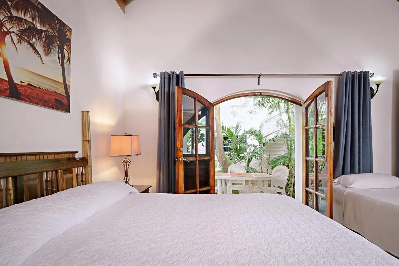 Beach House Condos, Negril 3*,